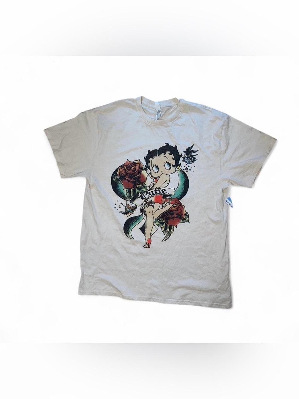 Betty Boop graphic shirt with cutie Betty Boop holding roses in size XL. New